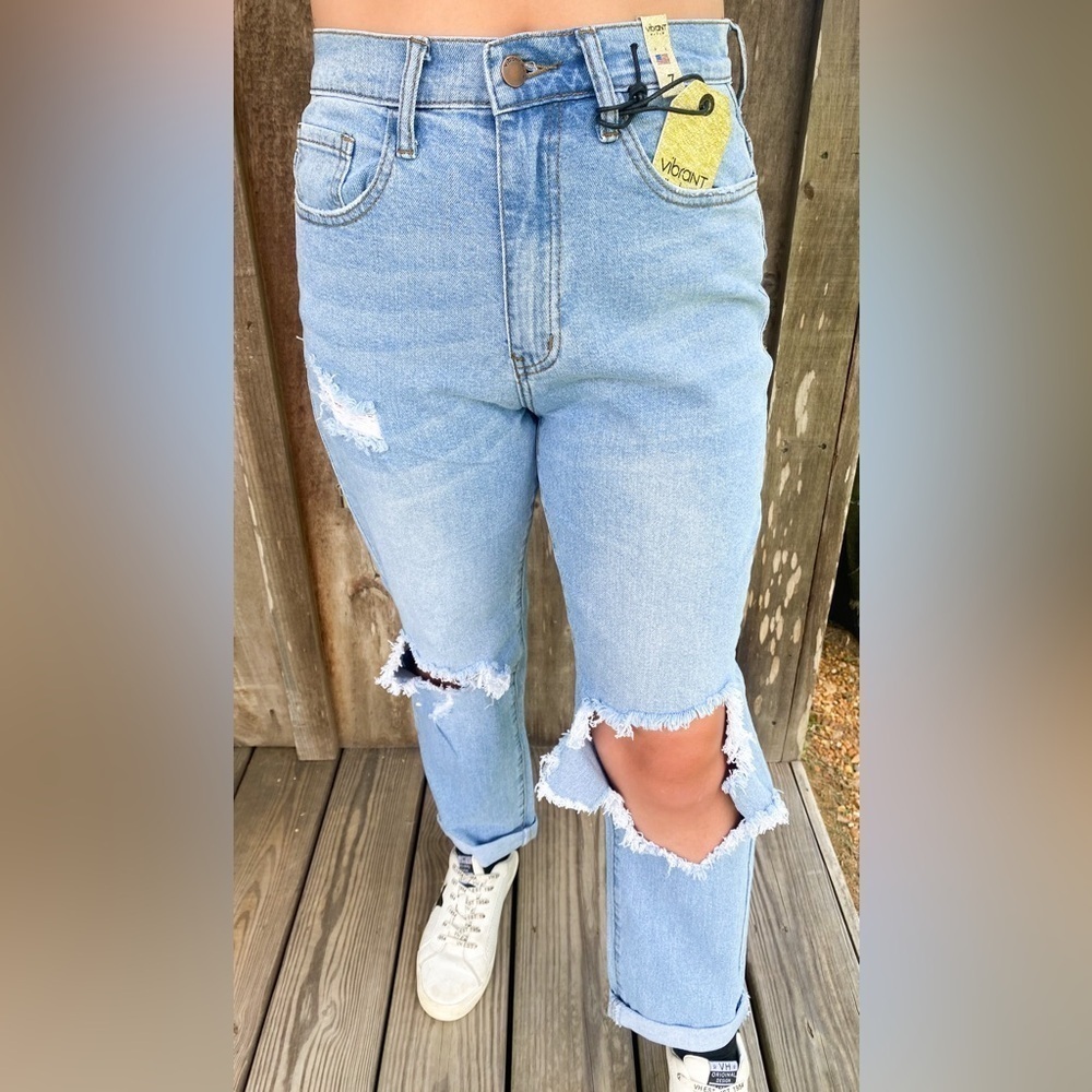 Vibrant MIU High Rise Distressed Light Wash All to Me Mom Denim Jeans - Picture 5 of 13